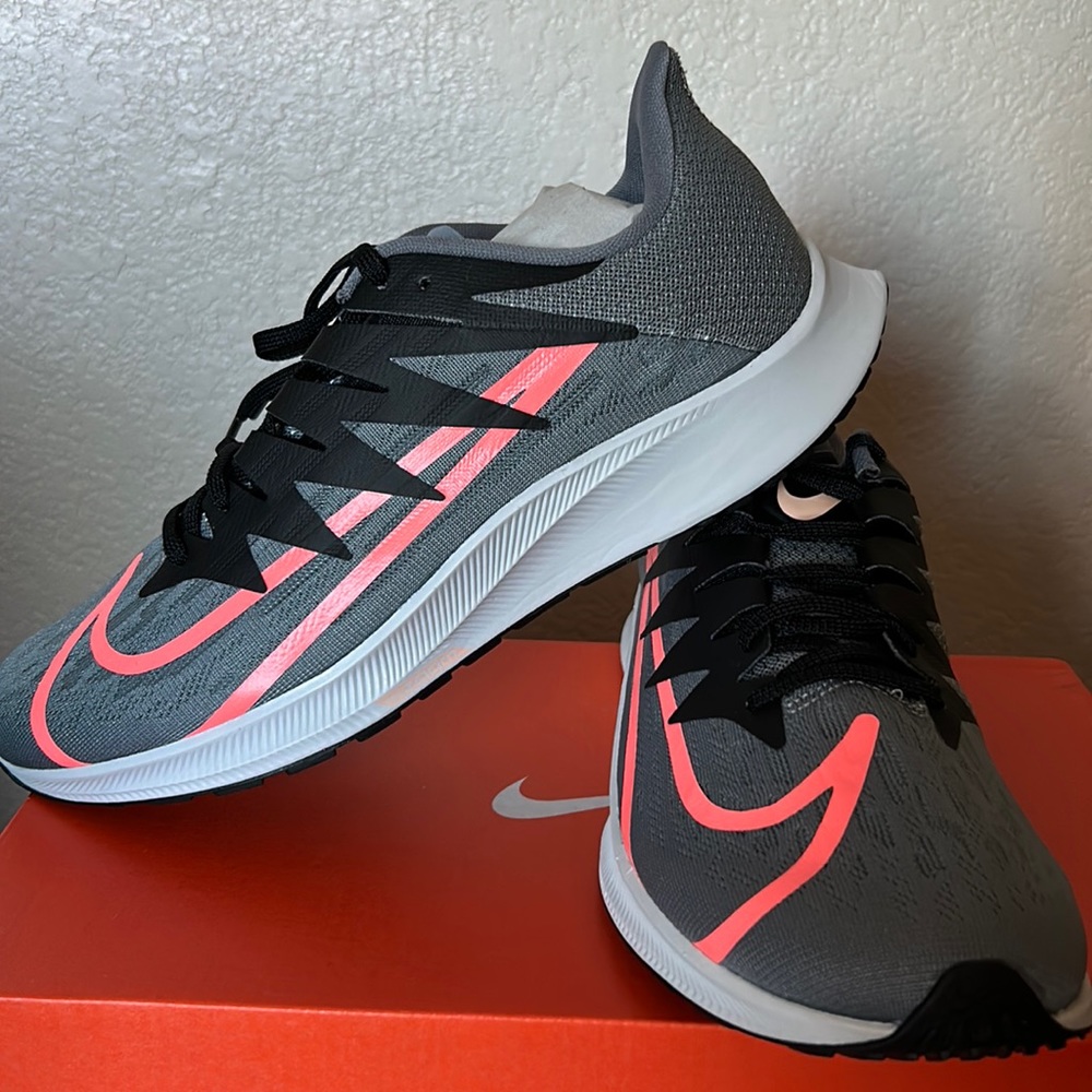 Nike women’s zoom rival fly shoes. Size 9.5